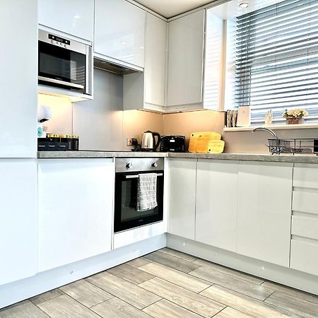 Stylish Studio With Sea Views Apartment Brighton Exterior photo